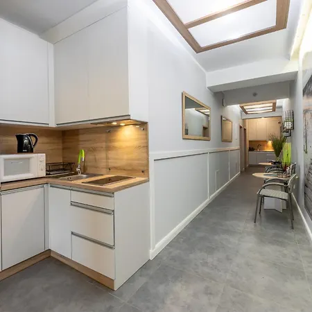 Amber Дарлувко